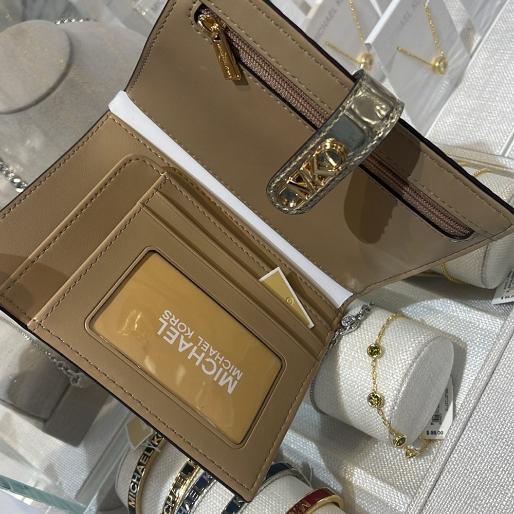 Michael Kors Empire Metallic Crocodile Embossed Leather Passport Wallet
NWT - Picture 7 of 16